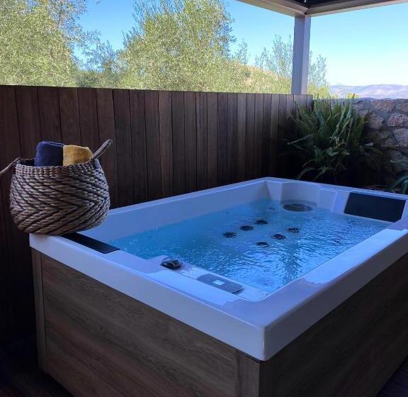 Люкс Премиум, Anthemion Suites And Villas