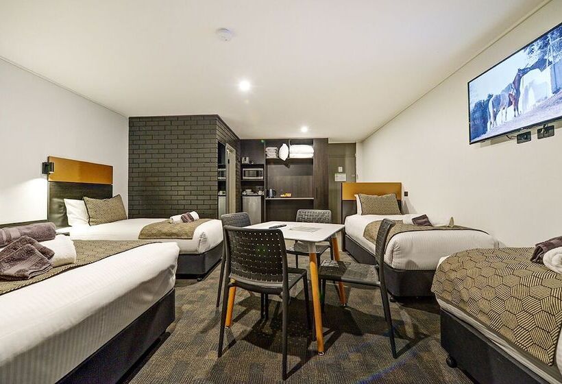 패밀리 룸, Cbd Motor Inn