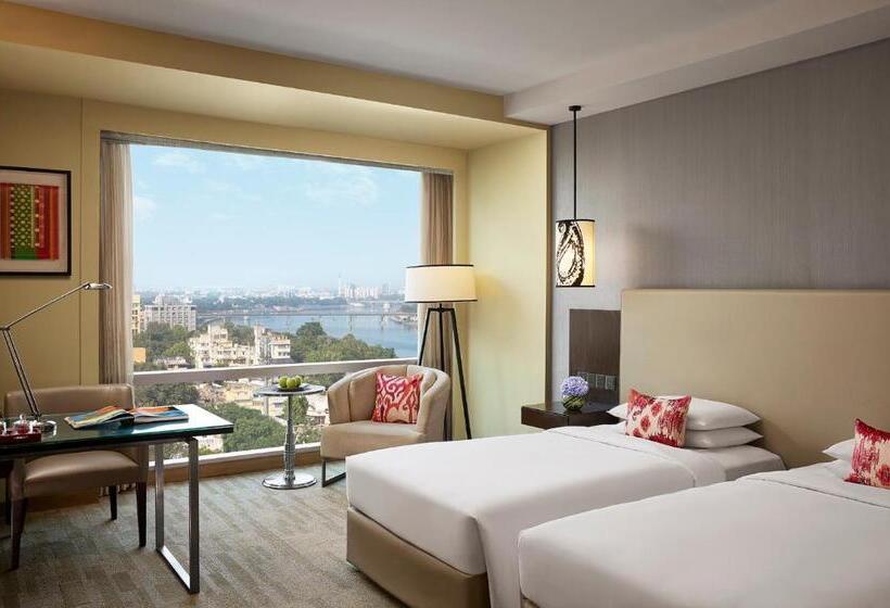 اتاق استاندارد با چشم‌انداز رودخانه, Hyatt Regency Ahmedabad