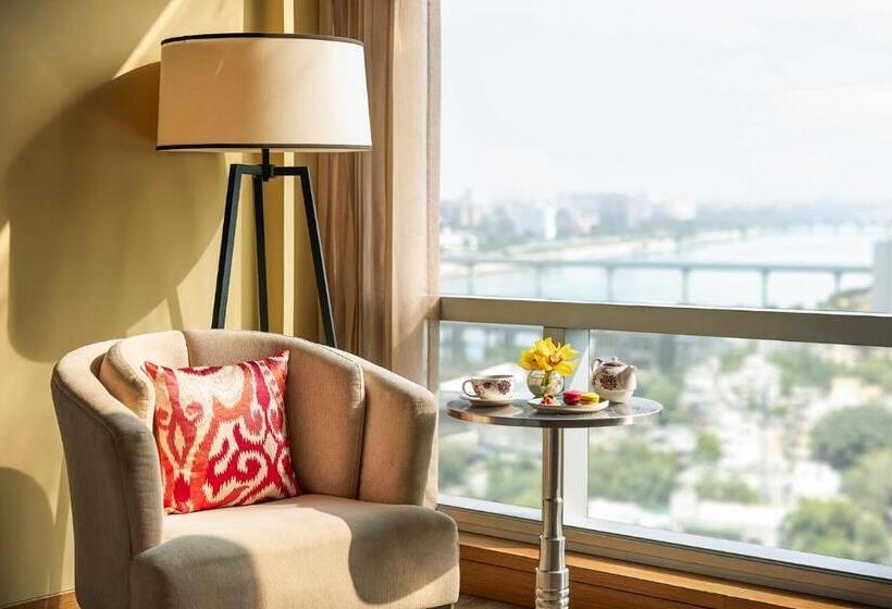اتاق استاندارد با چشم‌انداز رودخانه, Hyatt Regency Ahmedabad