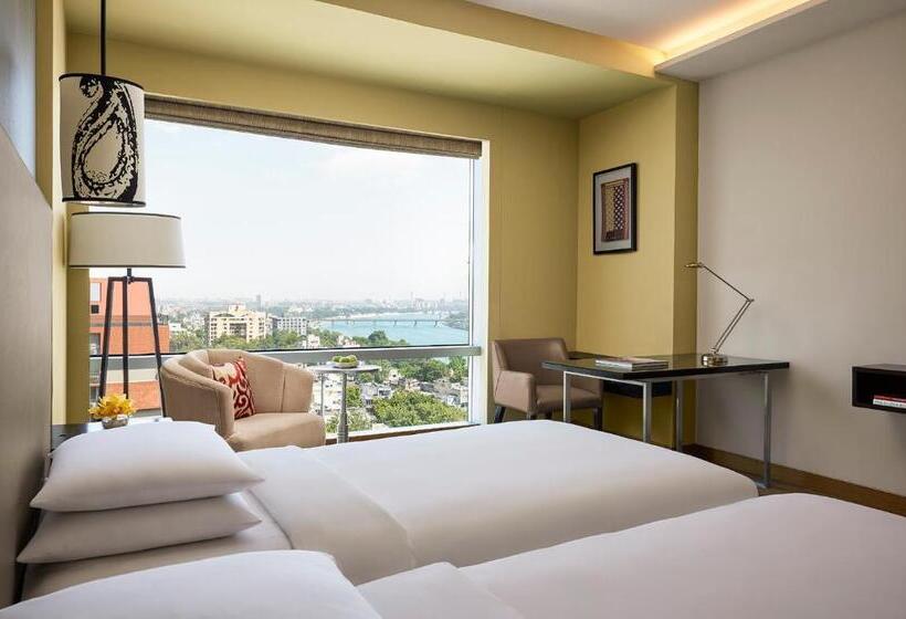 اتاق استاندارد با چشم‌انداز رودخانه, Hyatt Regency Ahmedabad