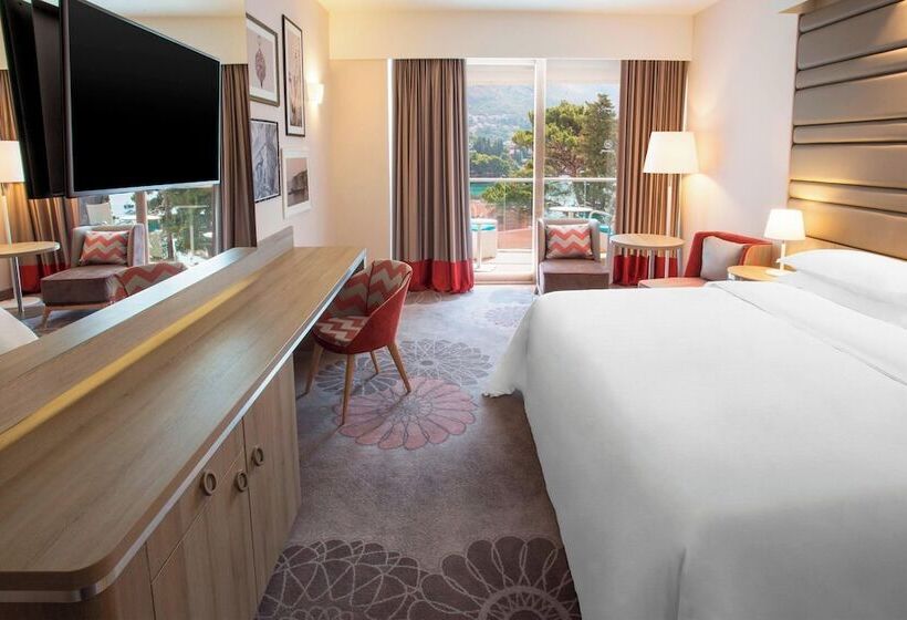اتاق لوکس با بالکن و چشم‌انداز دریا, Sheraton Dubrovnik Riviera