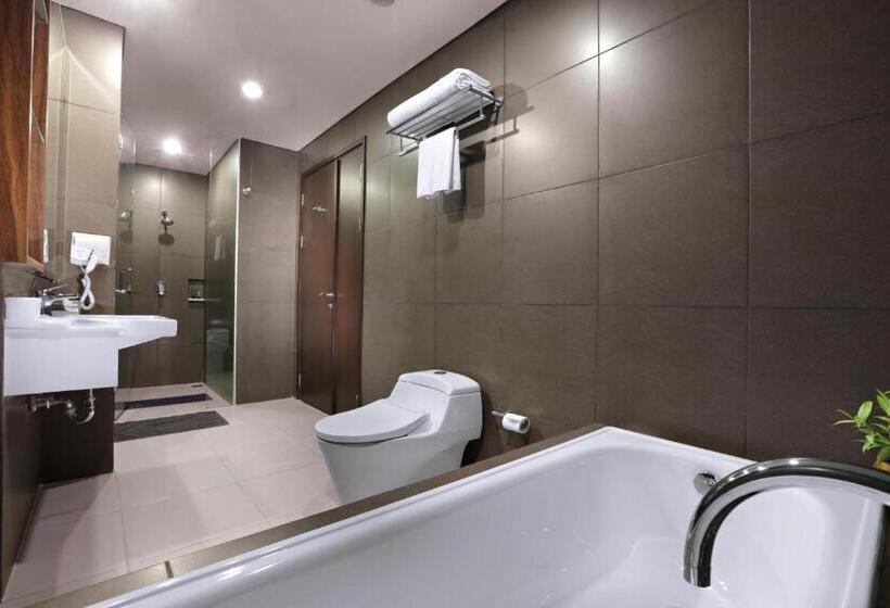 جناح جونيور, Aston Imperial Bekasi Hotel & Conference Center