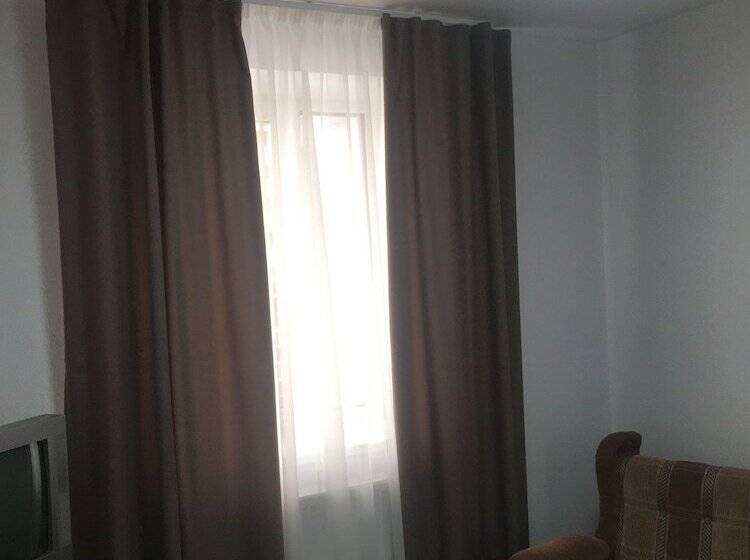 اتاق استاندارد یک نفره, Deryabin