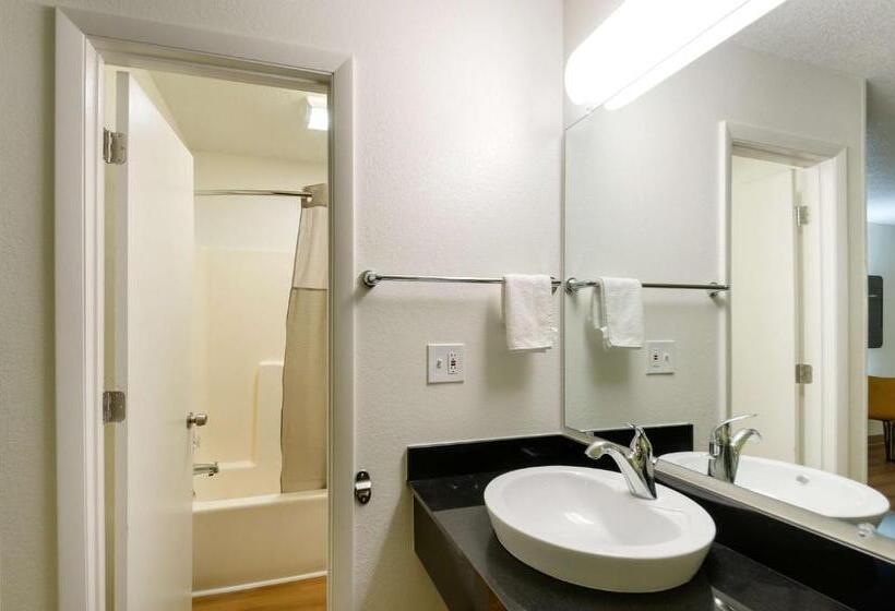 장애인을 위한 킹사이즈 침대 스탠다드 룸, Motel 6charles Town, Wv