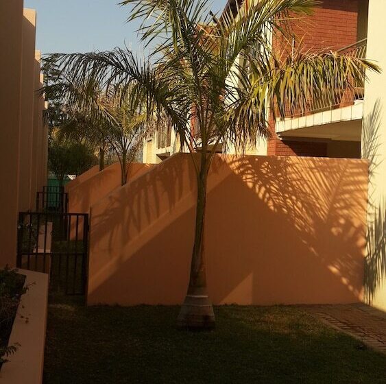 آپارتمان خانوادگی, Palm Valley Inn And Day Spa