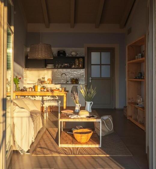 1 Bedroom Apartment Lake View, La Darbia