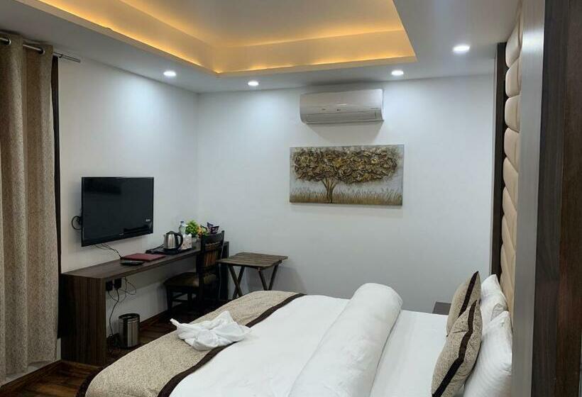 Номер Deluxe с Балконом, City Choice Inn