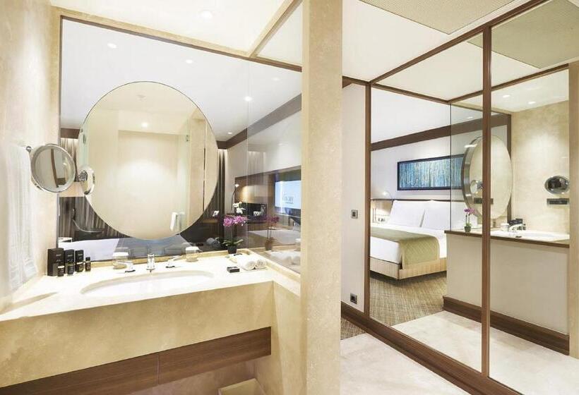 اتاق لوکس با تخت بزرگ, Divan Adana