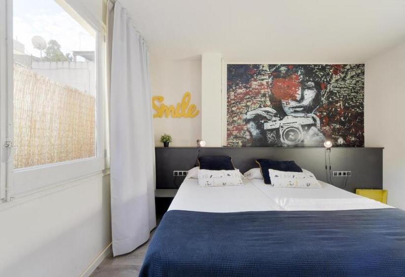 Habitación Estándar con Balcón, Free Hostels Barcelona