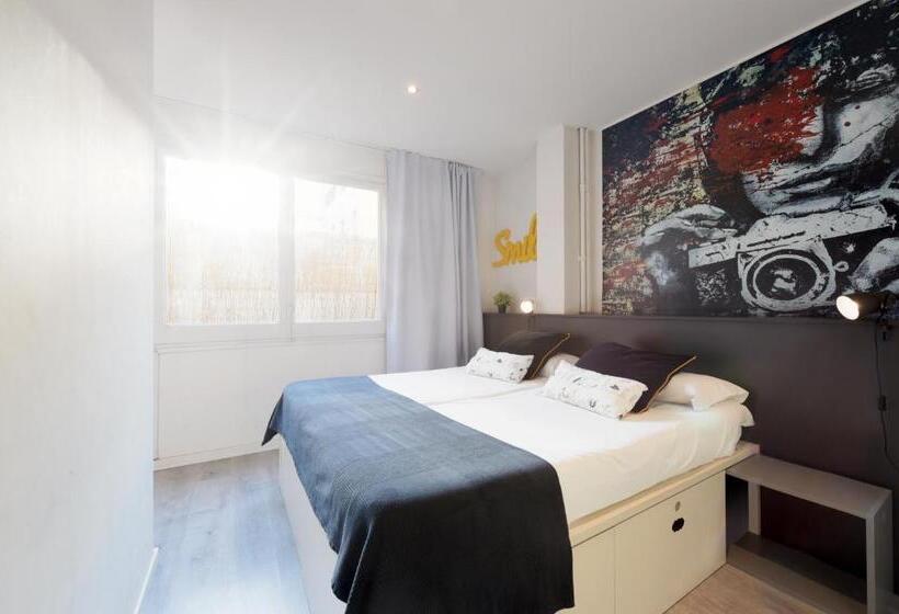 Habitación Estándar con Balcón, Free Hostels Barcelona