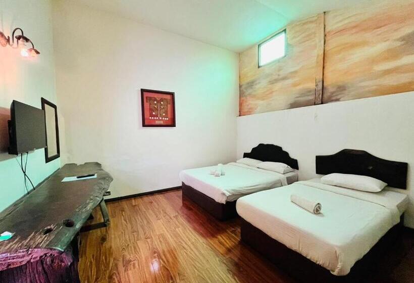 اتاق استاندارد سه نفره, Kuching Waterfront Lodge
