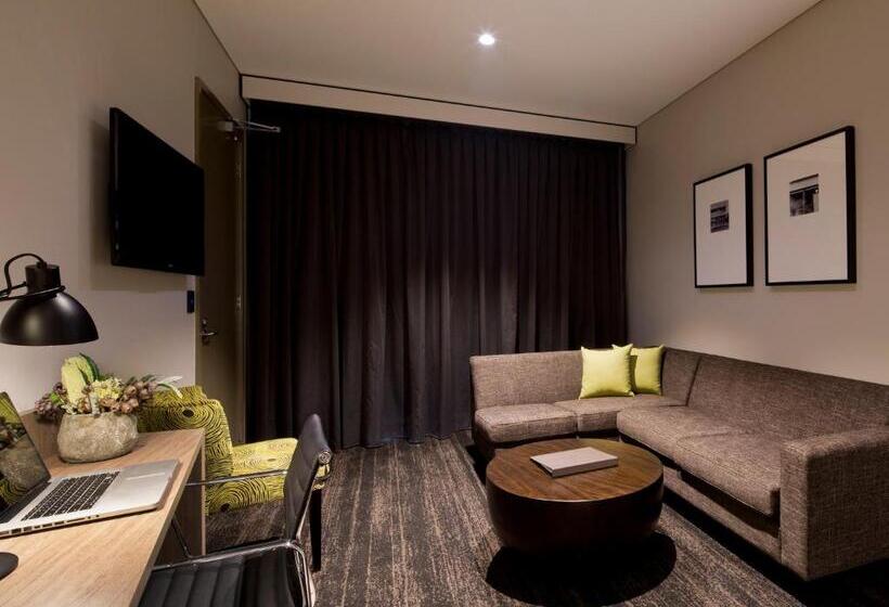 Люкс Кровать Кинг, Glen Hotel And Suites
