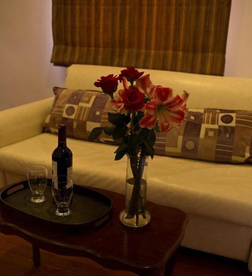 小型套房带阳台, Andromeda Suites