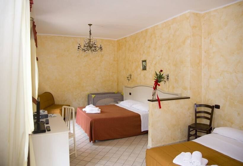 Люкс Вид на Бассейн, Agriturismo La Rocca Dei Briganti