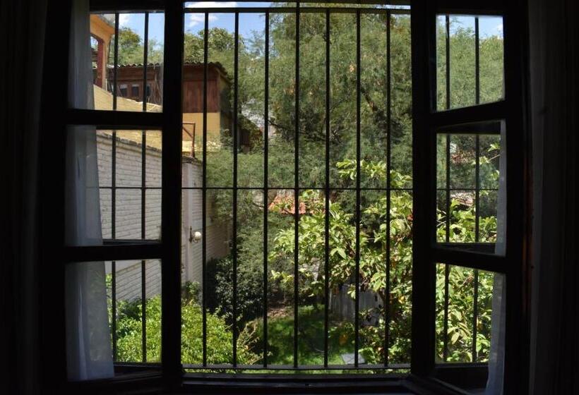 اتاق لوکس, Casa María Elena