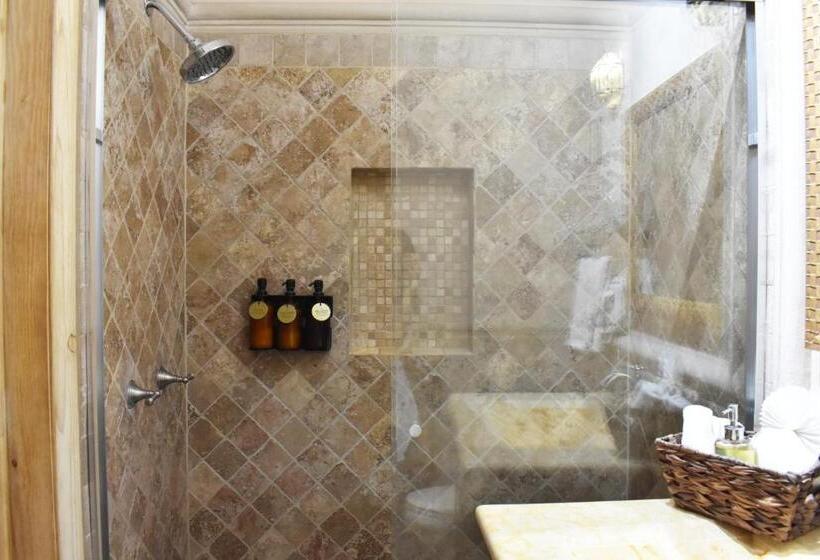 اتاق لوکس, Casa María Elena