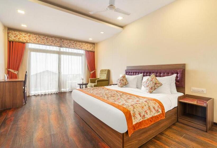 Deluxe Room Mountain View, Summit Barsana Resort & Spa