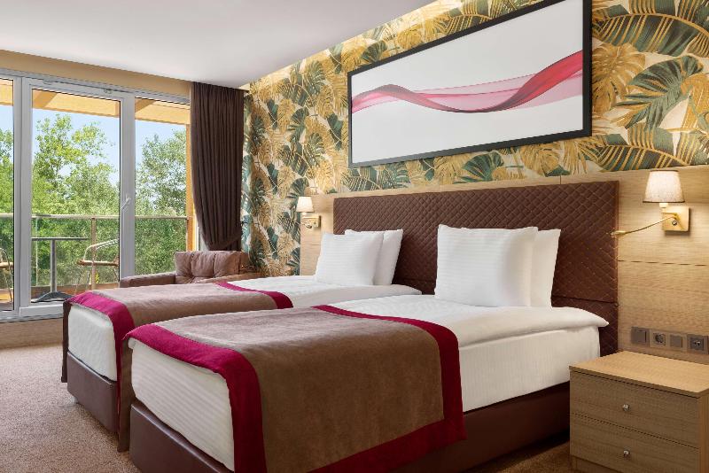 اتاق لوکس, Summit Barsana Resort & Spa