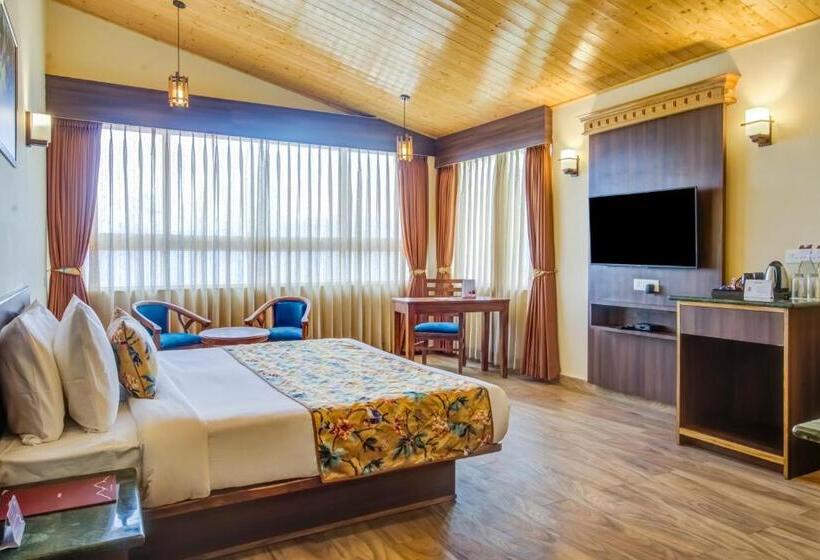 سوئیت جونیور با چشم‌انداز, Summit Namnang Courtyard & Spa Near Mg Marg