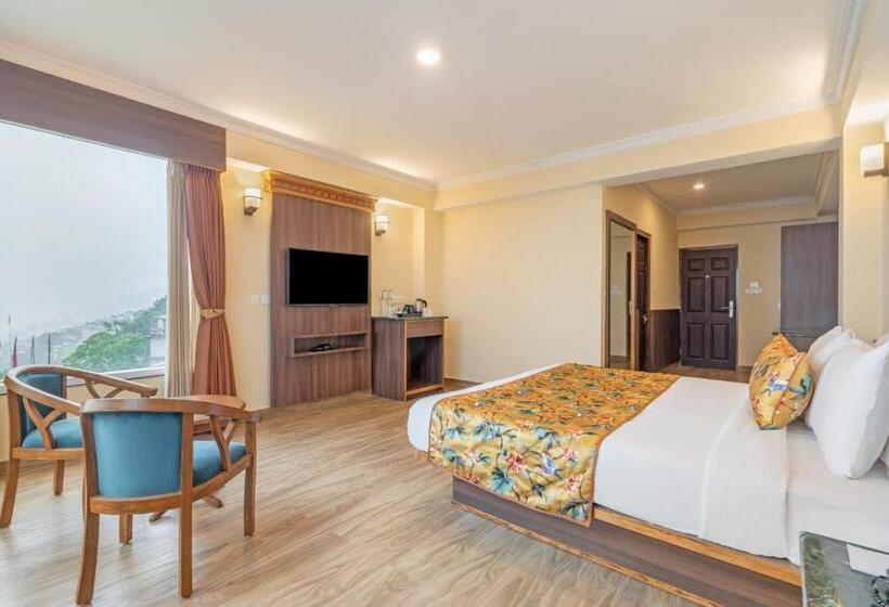 سوئیت جونیور با چشم‌انداز, Summit Namnang Courtyard & Spa Near Mg Marg
