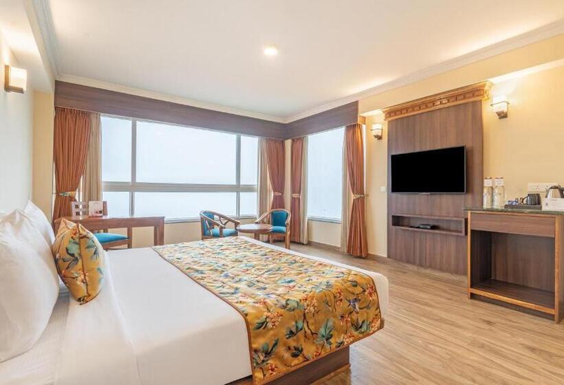 سوئیت جونیور با چشم‌انداز, Summit Namnang Courtyard & Spa Near Mg Marg