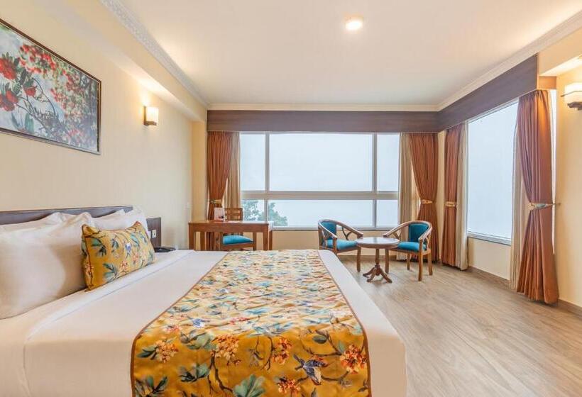 سوئیت جونیور با چشم‌انداز, Summit Namnang Courtyard & Spa Near Mg Marg