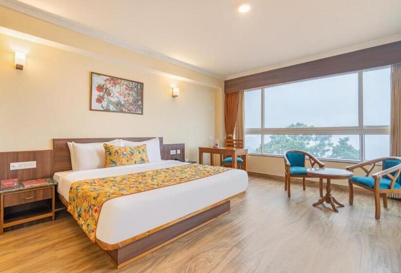 سوئیت جونیور با چشم‌انداز, Summit Namnang Courtyard & Spa Near Mg Marg