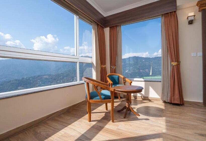 سوئیت جونیور با چشم‌انداز, Summit Namnang Courtyard & Spa Near Mg Marg
