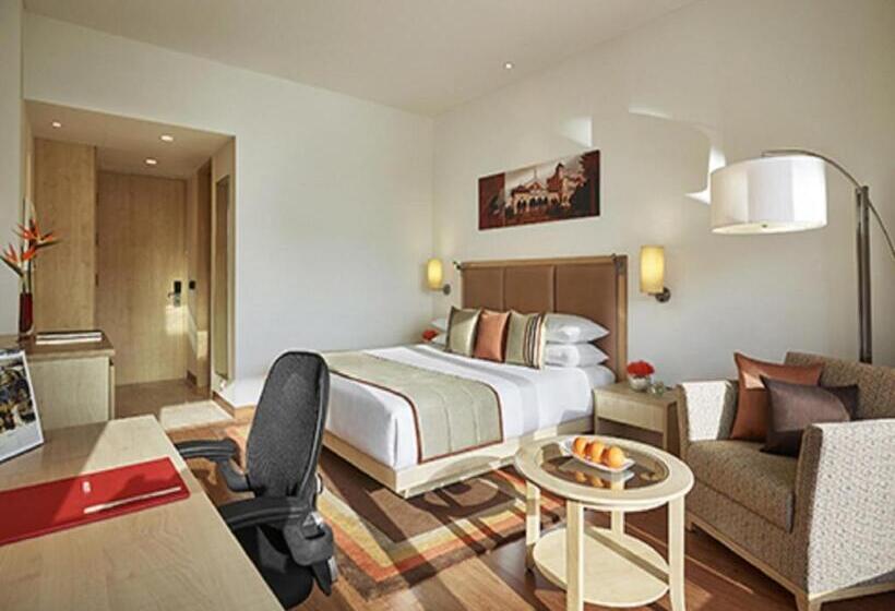 带大床的行政房间, Vivanta Pune, Hinjawadi