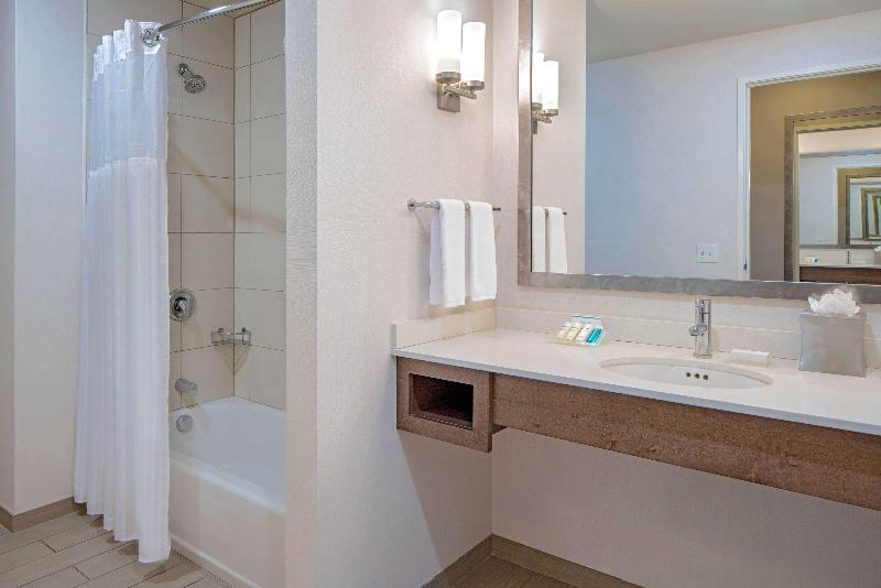 מיטת קינג בסוויטה, Hilton Garden Inn Downtown Dallas
