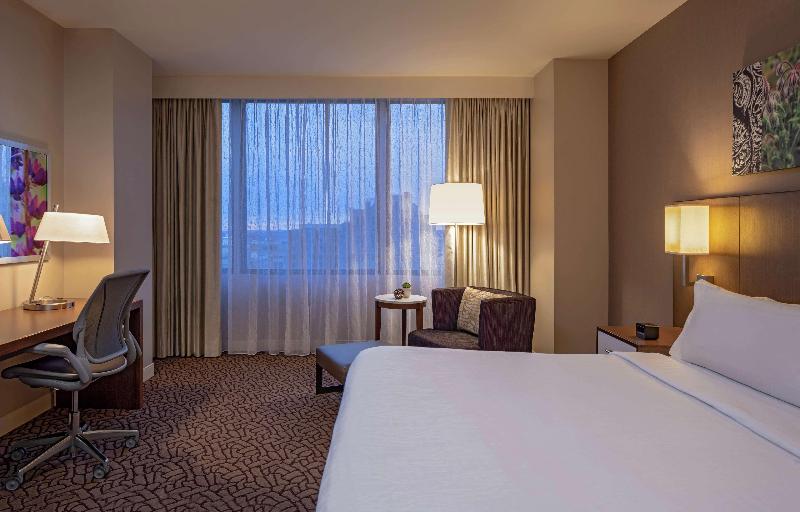 חדר סטנדרט עם מיטת קינג, Hilton Garden Inn Downtown Dallas