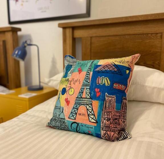 اتاق استاندارد سه نفره, Cartref Guest House