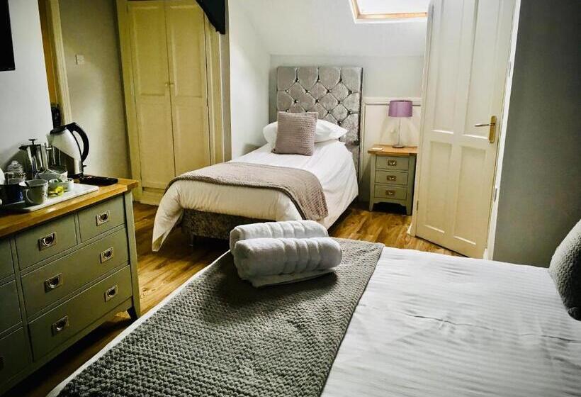 اتاق استاندارد سه نفره, Cartref Guest House