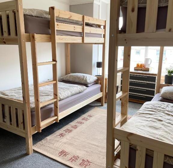 Четырехместный Номер Стандарт, Breakers Guest House