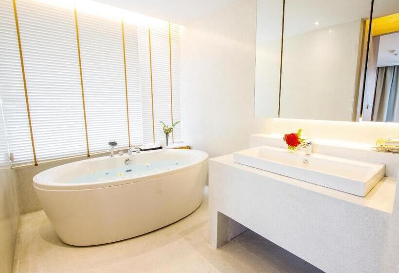 سوییت با چشم‌انداز دریا, Balcony Seaside Sriracha Hotel & Serviced Apartments