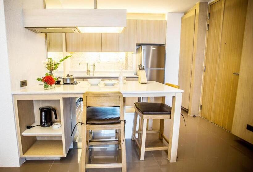 سوییت با چشم‌انداز دریا, Balcony Seaside Sriracha Hotel & Serviced Apartments