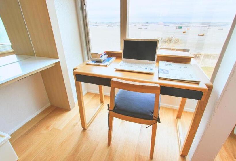 سوییت با چشم‌انداز دریا, Balcony Seaside Sriracha Hotel & Serviced Apartments