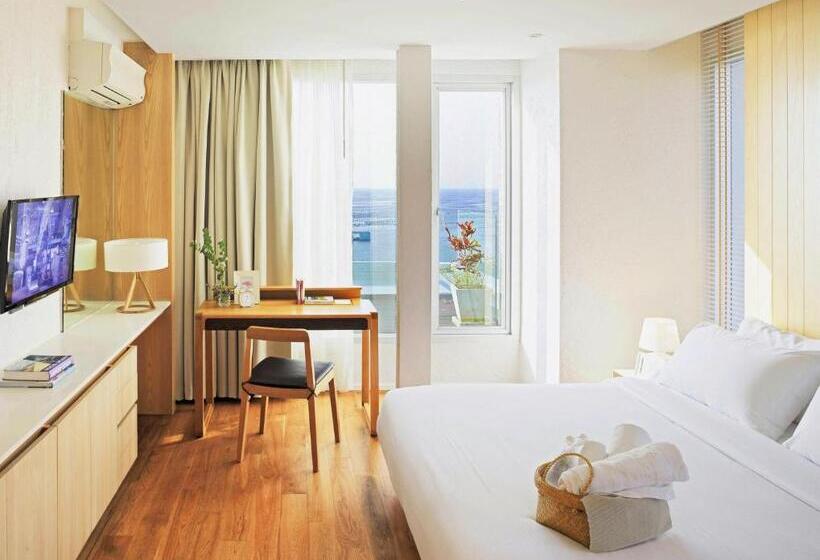 سوییت با چشم‌انداز دریا, Balcony Seaside Sriracha Hotel & Serviced Apartments