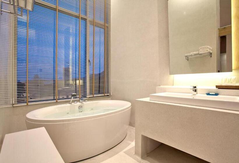 سوئیت پنت هاوس, Balcony Seaside Sriracha Hotel & Serviced Apartments