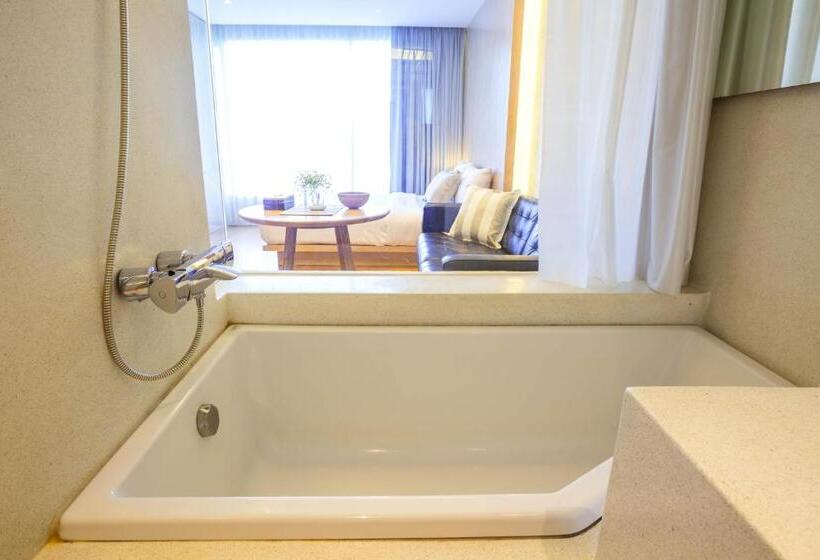 استودیوی لوکس, Balcony Seaside Sriracha Hotel & Serviced Apartments