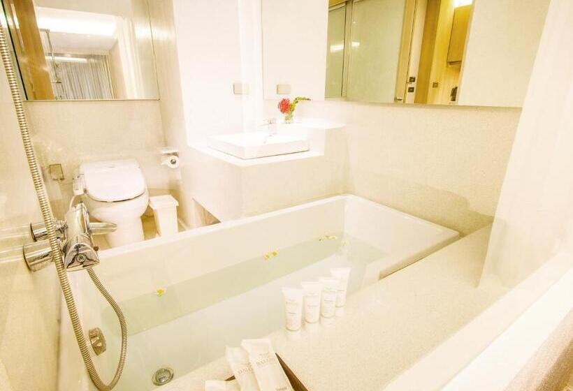 استودیوی لوکس, Balcony Seaside Sriracha Hotel & Serviced Apartments