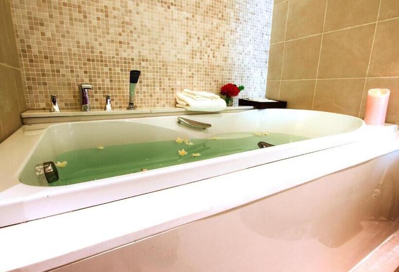 سوییت سوپریور, Balcony Seaside Sriracha Hotel & Serviced Apartments