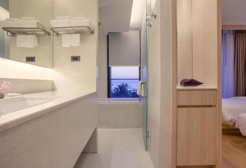 2 Bedrooms Suite Sea View, Balcony Seaside Sriracha Hotel & Serviced Apartments