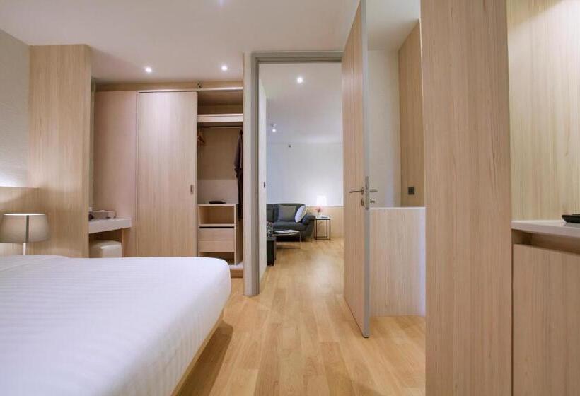 2 Bedrooms Suite Sea View, Balcony Seaside Sriracha Hotel & Serviced Apartments