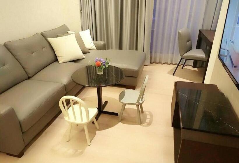 سوییت خانوادگی, Balcony Seaside Sriracha Hotel & Serviced Apartments