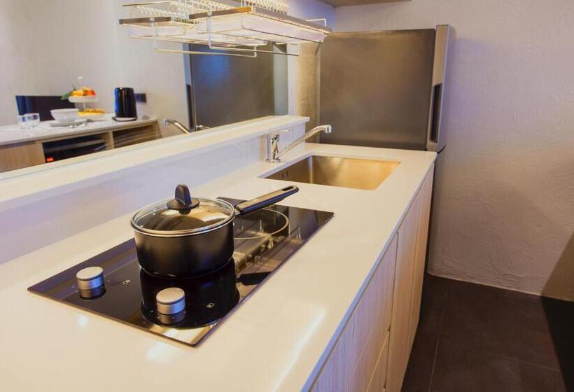 سوییت لوکس, Balcony Seaside Sriracha Hotel & Serviced Apartments