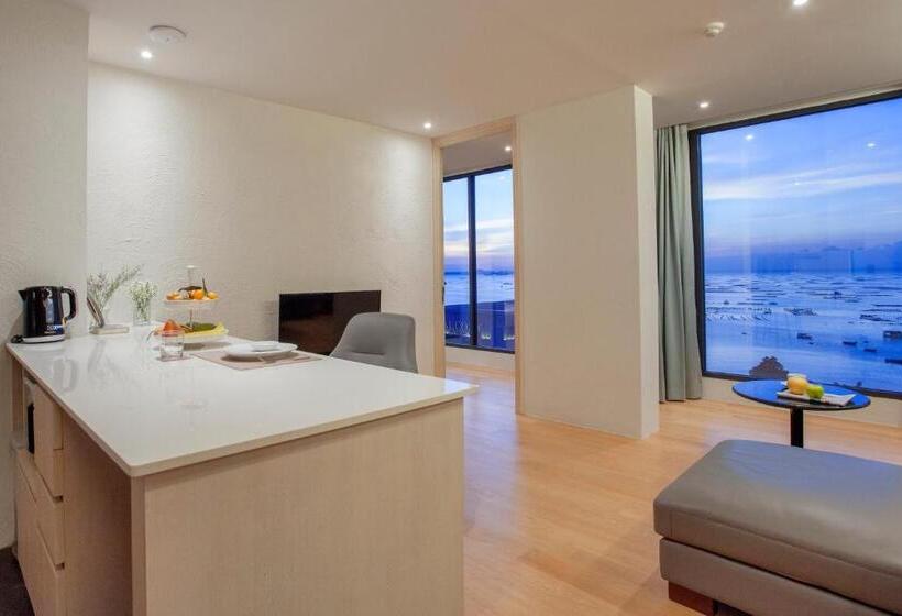Deluxe Suite Sea View, Balcony Seaside Sriracha Hotel & Serviced Apartments