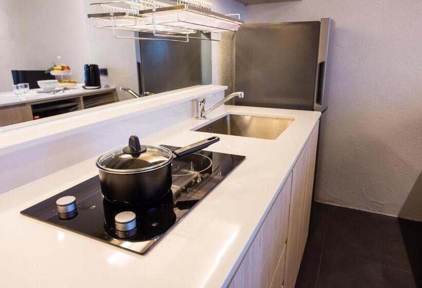 سوییت لوکس, Balcony Seaside Sriracha Hotel & Serviced Apartments