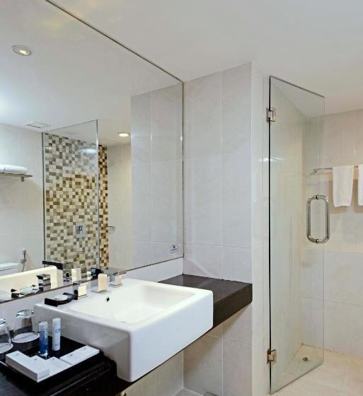 带大床的标准间, Crown Prince Hotel Surabaya Managed By Midtown Indonesia